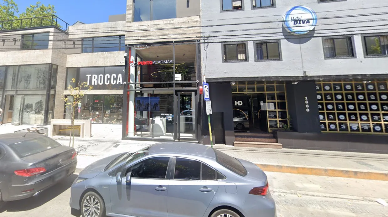 Fachada del local de Punto Alarmas en Garay 1610